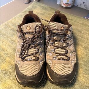 Women’s Brown Hiking Shoes